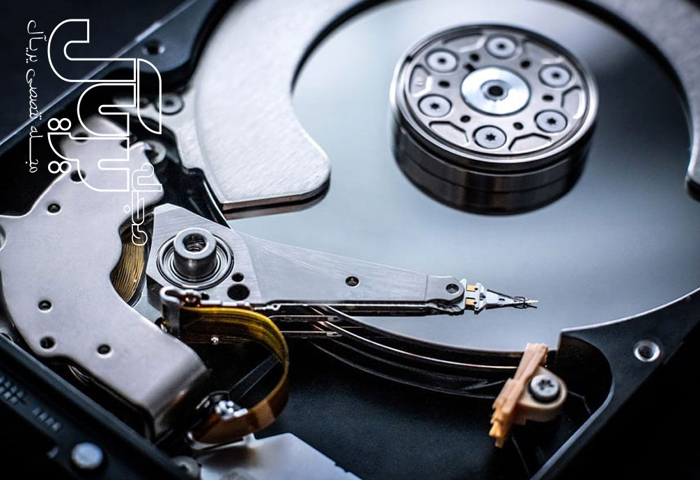 What is the difference between SSD and HDD?