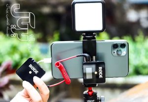 Connect the microphone to the smartphone